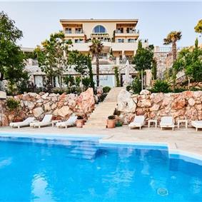 11 bedroom seafront villa with infinity pool near Budvar, sleeps 22